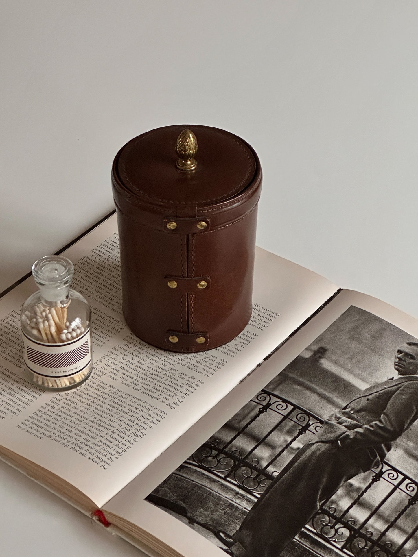 Vintage Leather-Wrapped Cigar
Humidor 1950s