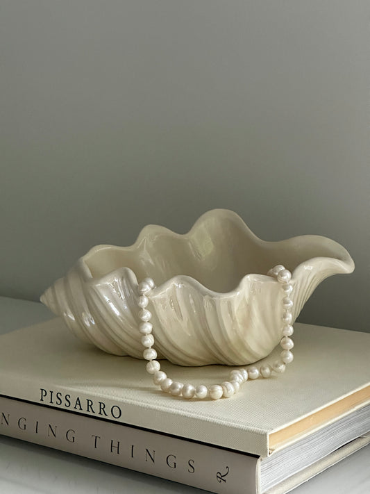 Vintage ceramic seashell catchall