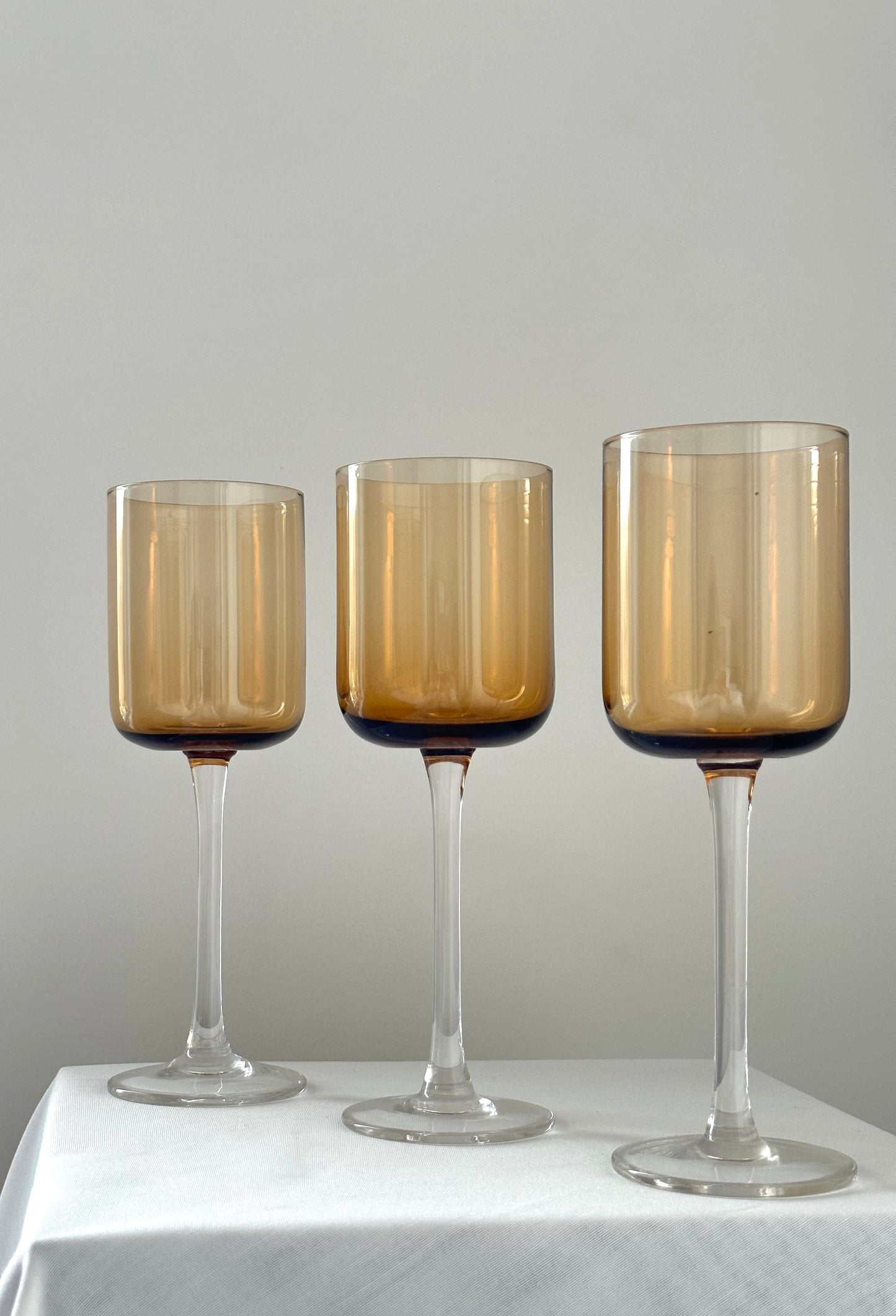 Amber tone wine glasses (set of 3)